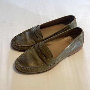 Frye Otis dark green Penny Loafer. Leather  distressed look. Size 8.5